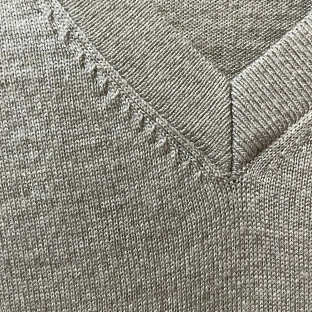 Fairway & Greene 100% Italian Merino Wool Pull Over V-Neck Sweater- Size Large